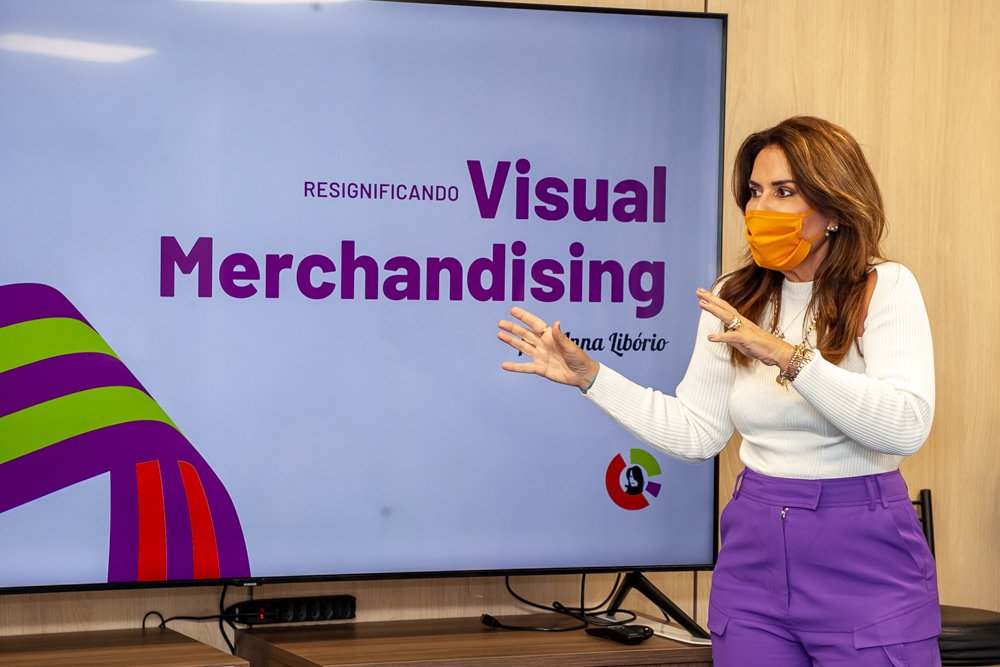 Especialista em visual merchandising, Anna Lib&oacute;rio conduziu o semin&aacute;rio durante dois dias