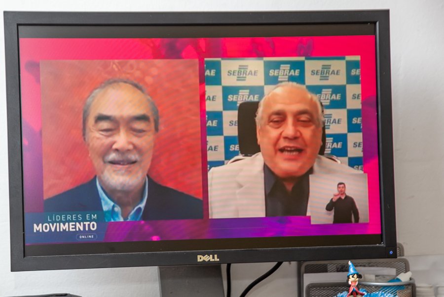 O especialista Oscar Motomura (esquerda) e o superintendente Jorge Khoury durante palestra no evento L&iacute;deres em Movimento
