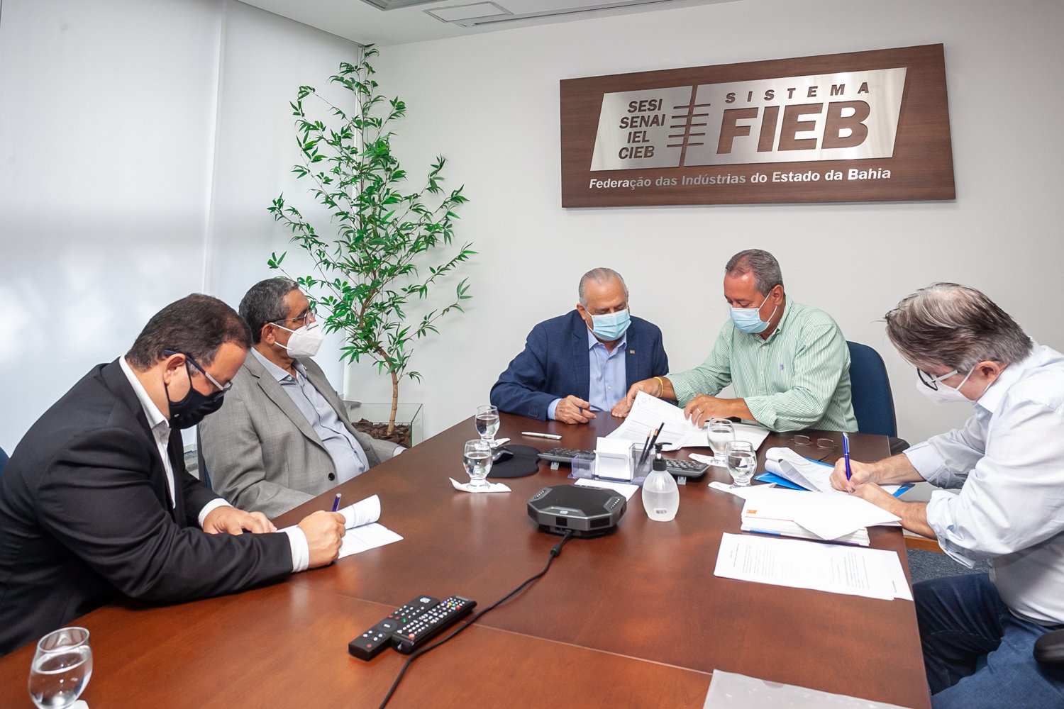 Conv&ecirc;nios foram assinados por dirigentes do Sebrae Bahia e da Fieb